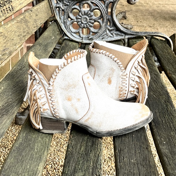 EUC Corral Womens White Fringe Shortie Boots W0004 - Picture 6 of 12